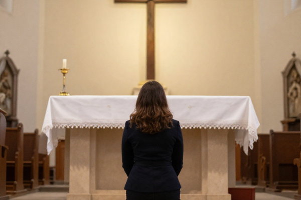 woman kneeling at alter (1)